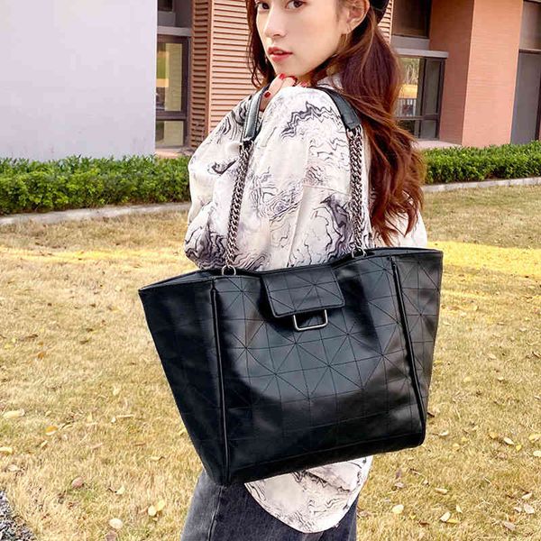 2021 new fashion high capacity tote bag popular women's solid open shoulder bag, Black;red
2021 new fashion high capacity tote bag popular women's solid open shoulder bag, Black;red