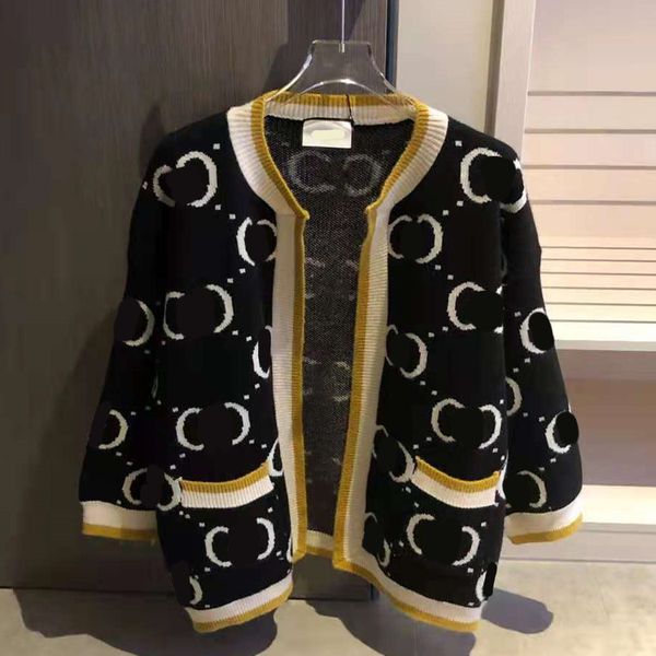2021 autumn new fashion gujia full printed round neck temperament, commute, leisure, loose, thin and age reducing knitted coat, White;black
2021 autumn new fashion gujia full printed round neck temperament, commute, leisure, loose, thin and age reducing knitted coat, White;black