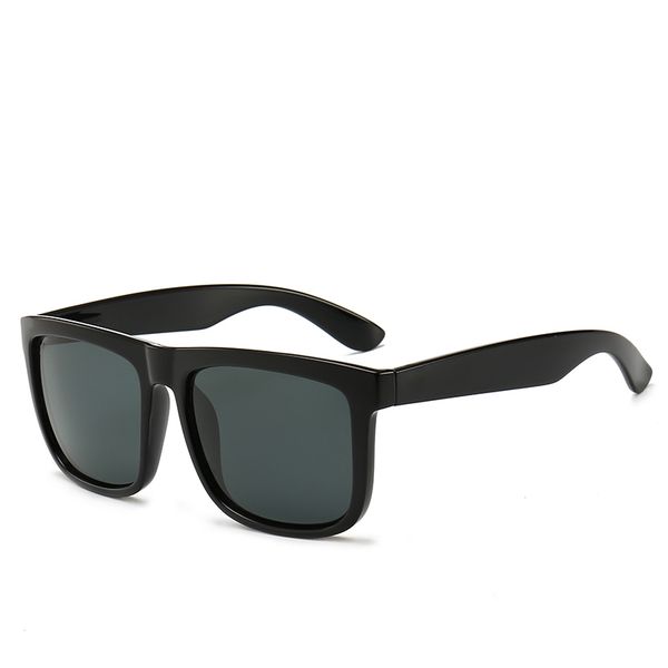 fashion classic attitude sunglasses gold frame square metal vintage style outdoor classical model 1lds, White;black
fashion classic attitude sunglasses gold frame square metal vintage style outdoor classical model 1lds, White;black
