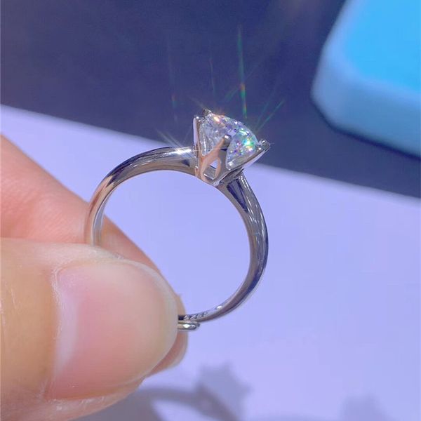 925 sterling silver round excellent cut diamond good clarity moissanite ring jewelry gift, Golden;silver
925 sterling silver round excellent cut diamond good clarity moissanite ring jewelry gift, Golden;silver