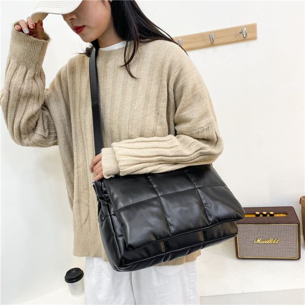 winter fluffy ladies shoulder bag quilted plaid luxury designer handbag minimalist female flap crossbody bags 220512
winter fluffy ladies shoulder bag quilted plaid luxury designer handbag minimalist female flap crossbody bags 220512