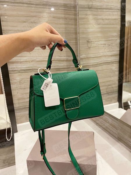 female designer chain bag trendy fashion clamshell crossbody portable organ size 22*16 with box
female designer chain bag trendy fashion clamshell crossbody portable organ size 22*16 with box