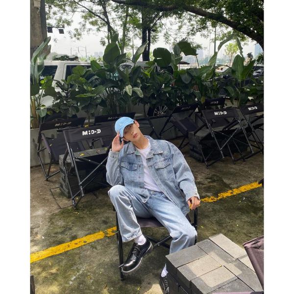 men's jackets spring and autumn blue denim jacket casual loose wild texture personality korean fashion trend, Black;brown
men's jackets spring and autumn blue denim jacket casual loose wild texture personality korean fashion trend, Black;brown