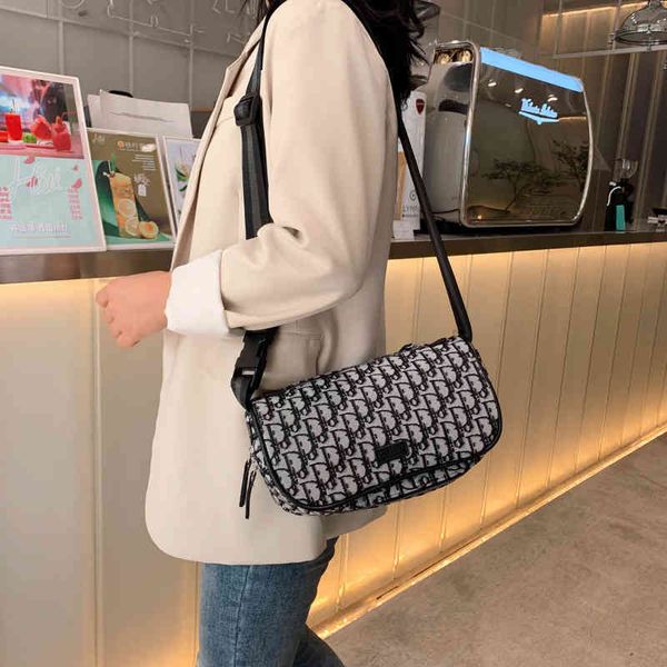 women's bag new letter leisure fashion single shoulder waist small square purses sale, Black;red
women's bag new letter leisure fashion single shoulder waist small square purses sale, Black;red