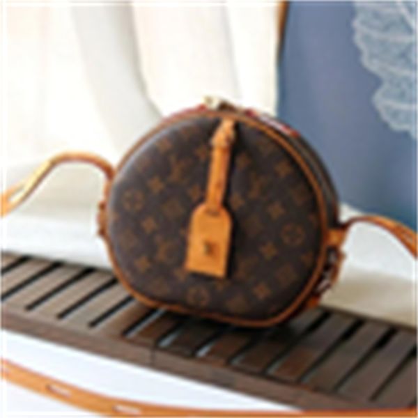 evening shoulder designer luxury cross bag m52294 iconic boite handles chapeau bags totes souple body hat clutches box handbags
evening shoulder designer luxury cross bag m52294 iconic boite handles chapeau bags totes souple body hat clutches box handbags