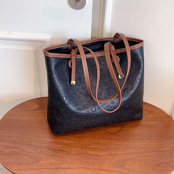 designer dinner baglarge bag women's 2021 simple fashion large capacity embossed shoulder texture foreign style tote bag
designer dinner baglarge bag women's 2021 simple fashion large capacity embossed shoulder texture foreign style tote bag