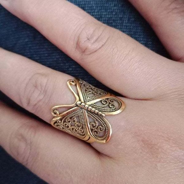 wedding rings european and american fashion retro butterfly ring female personality hollow out hand ornament gift for girls, Slivery;golden
wedding rings european and american fashion retro butterfly ring female personality hollow out hand ornament gift for girls, Slivery;golden