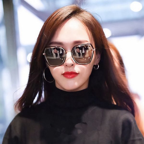 tang yan's same polarizing sunglasses women's fashion 2018 star style personality versatile net red large box round face, White;black
tang yan's same polarizing sunglasses women's fashion 2018 star style personality versatile net red large box round face, White;black