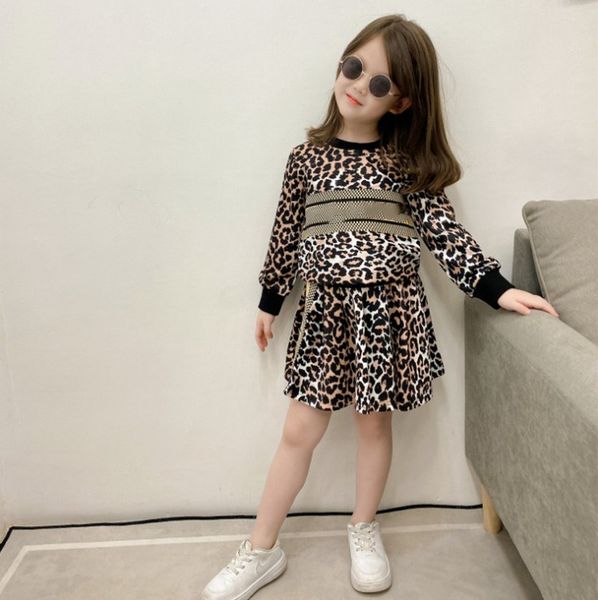 2021 designer kids clothing sets fall baby boys girls letter leopard printed long sleeve sweatshirts +printed trousers 2pcs suits children, White
2021 designer kids clothing sets fall baby boys girls letter leopard printed long sleeve sweatshirts +printed trousers 2pcs suits children, White