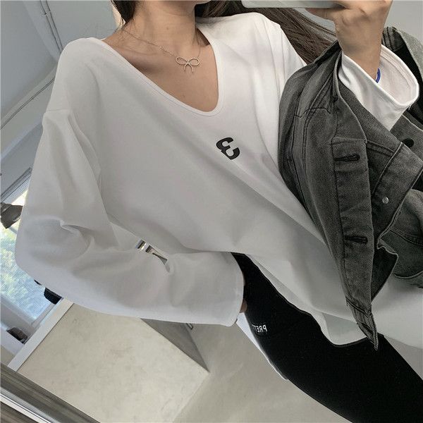 plush and thickened v-neck base shirt for women's autumn and winter new loose and simple solid color with split long sleeve t-shirt, Black
plush and thickened v-neck base shirt for women's autumn and winter new loose and simple solid color with split long sleeve t-shirt, Black
