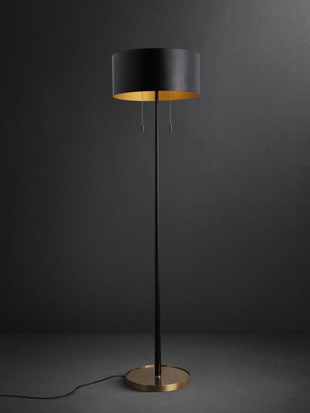 simple and light luxury floor lamp nordic creative personality bedroom living room sofa lamps
simple and light luxury floor lamp nordic creative personality bedroom living room sofa lamps