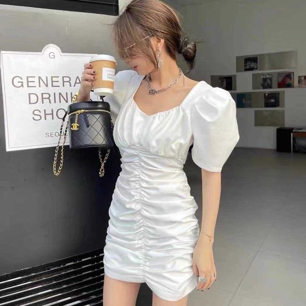 summer 2021 french style square neck bubble sleeve pleated slim drs high waist a-line short skirt, Black
summer 2021 french style square neck bubble sleeve pleated slim drs high waist a-line short skirt, Black