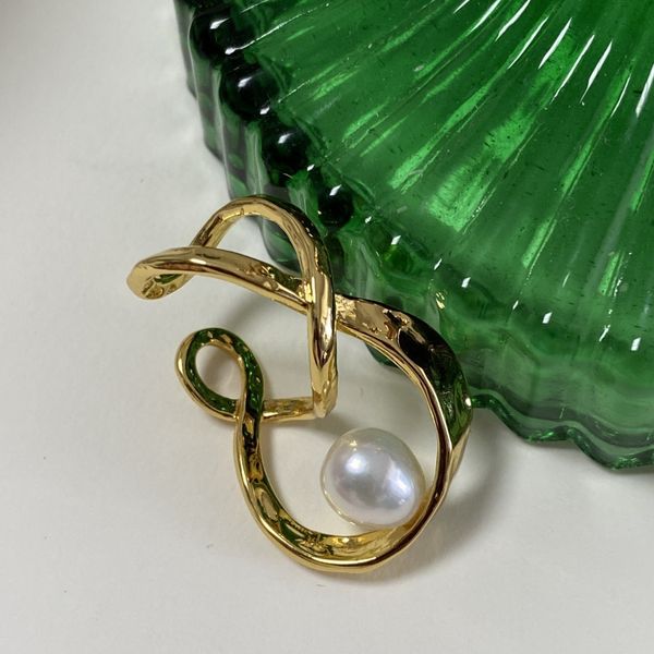 gold plated earrings popular metal texture personalized pearl earrings earclip net red the same woman, Silver
gold plated earrings popular metal texture personalized pearl earrings earclip net red the same woman, Silver