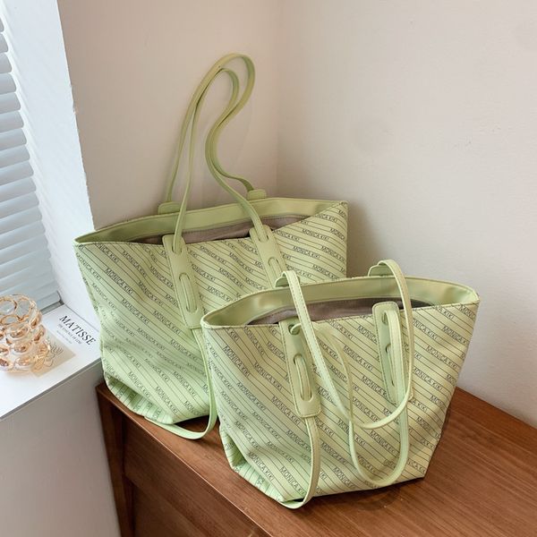 handbag summer fashion large bag women's 2021 trend net red printed capacity single shoulder messenger tote
handbag summer fashion large bag women's 2021 trend net red printed capacity single shoulder messenger tote