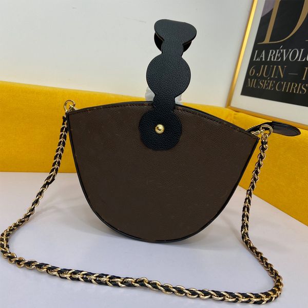women saddle shoulder bag genuine leather small handbag fashion cross body bags with flower handle and crochet shoulders strap
women saddle shoulder bag genuine leather small handbag fashion cross body bags with flower handle and crochet shoulders strap