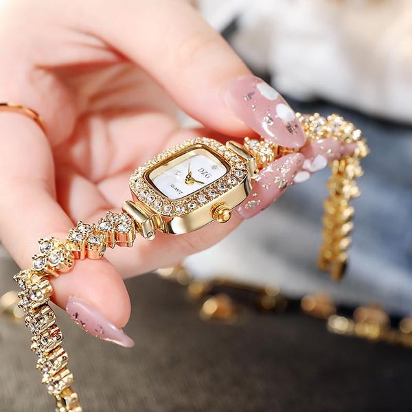 wristwatches 2021 small square watch simple diamond quartz fashion compact temperament ladies alloy bracelet, Slivery;brown
wristwatches 2021 small square watch simple diamond quartz fashion compact temperament ladies alloy bracelet, Slivery;brown