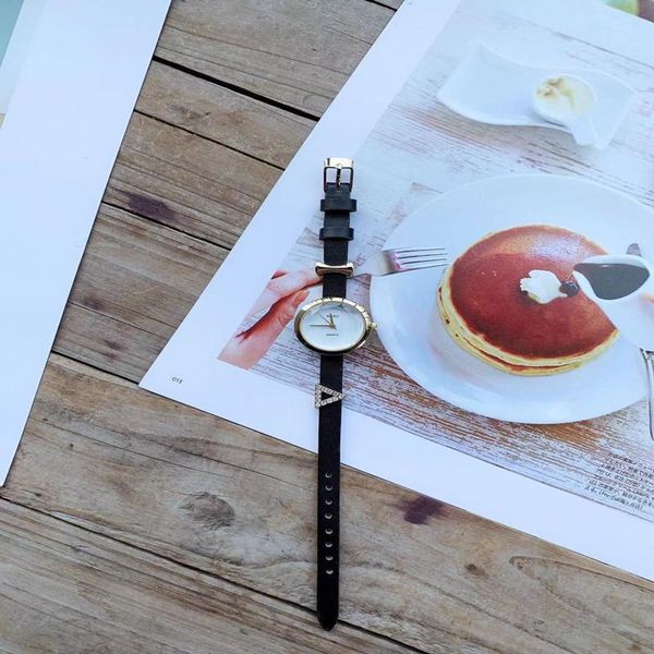 wristwatches 2021 fashion women/men business watch pu leather casual thin simple dress quartz lover's couple wrist, Slivery;brown 
wristwatches 2021 fashion women/men business watch pu leather casual thin simple dress quartz lover's couple wrist, Slivery;brown