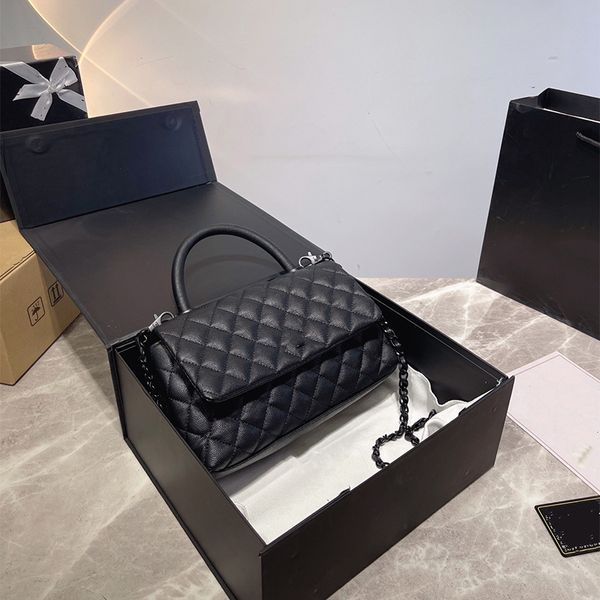 french classic fashion ladies flap shoulder bag versatile personality 3 color leather diamond quilting street big brand luxury designer hand
french classic fashion ladies flap shoulder bag versatile personality 3 color leather diamond quilting street big brand luxury designer hand
