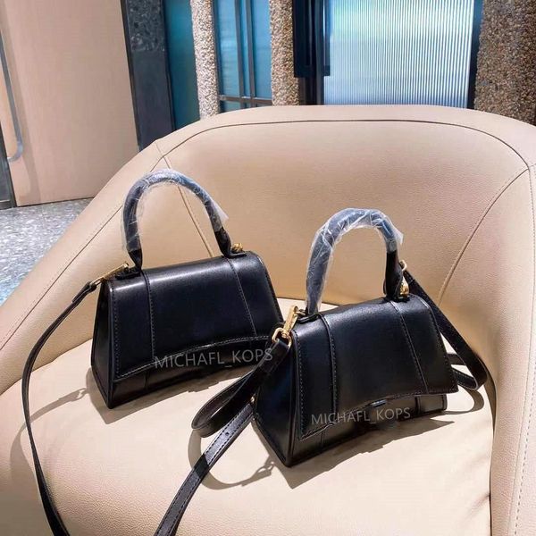 luxury designer bag 2021 new handbag for women's fashion messenger bag classic quality
luxury designer bag 2021 new handbag for women's fashion messenger bag classic quality