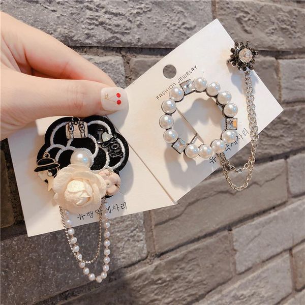 pins, brooches 2021 girl corsage simplicity retro alloy chain imitation pearl flowers brooch pins for women fashion jewelry accessories, Gray
pins, brooches 2021 girl corsage simplicity retro alloy chain imitation pearl flowers brooch pins for women fashion jewelry accessories, Gray