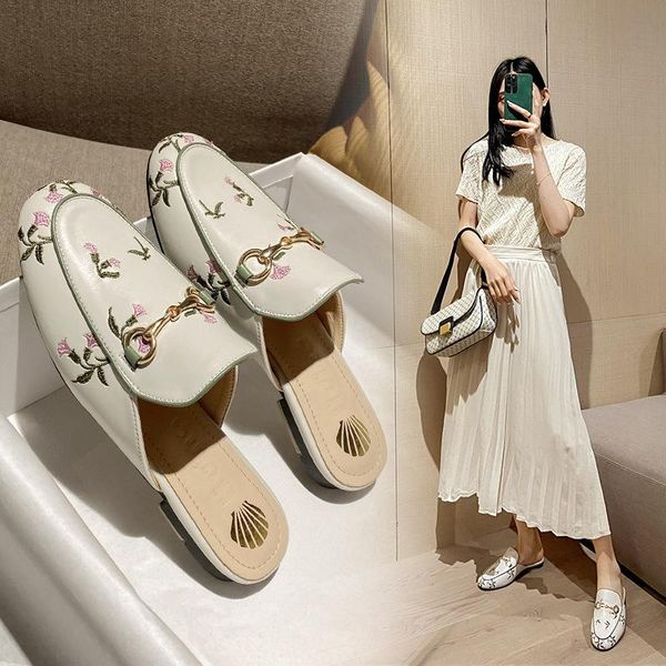 slippers 2021 ladies leather art embroidery lazy flat mules casual round head loafers horsebit summer sandals and, Black
slippers 2021 ladies leather art embroidery lazy flat mules casual round head loafers horsebit summer sandals and, Black