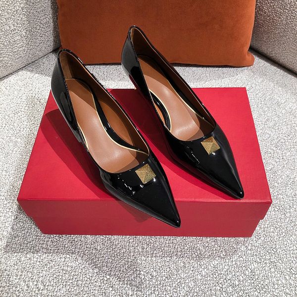 2021ss fashion trend designer women beach sandals 5 colors with heels shoes flip flops loafers spring summer shoes with heels party dress sa, Black
2021ss fashion trend designer women beach sandals 5 colors with heels shoes flip flops loafers spring summer shoes with heels party dress sa, Black