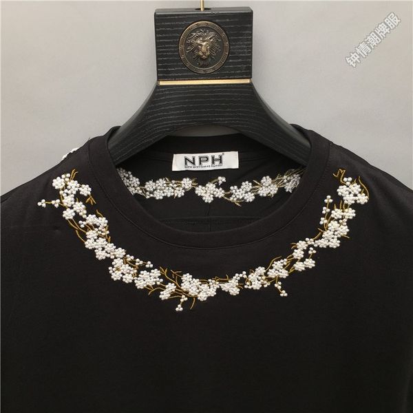 men's and women's couple short-sleeved t-shirt with neckline three-dimensional embroidery fresh flower wreath cotton top, White;black
men's and women's couple short-sleeved t-shirt with neckline three-dimensional embroidery fresh flower wreath cotton top, White;black