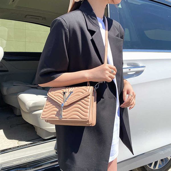 handbags pu leather handle square s luxury women brand crossbody tassel flap ladys shoulder bag 2021 totes c0601
handbags pu leather handle square s luxury women brand crossbody tassel flap ladys shoulder bag 2021 totes c0601