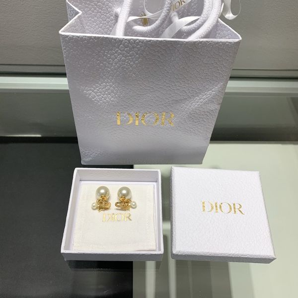 2021 new designer high version family earrings new 2021 letter pentagram love pearl tassel fashionable and elegant, Golden
2021 new designer high version family earrings new 2021 letter pentagram love pearl tassel fashionable and elegant, Golden