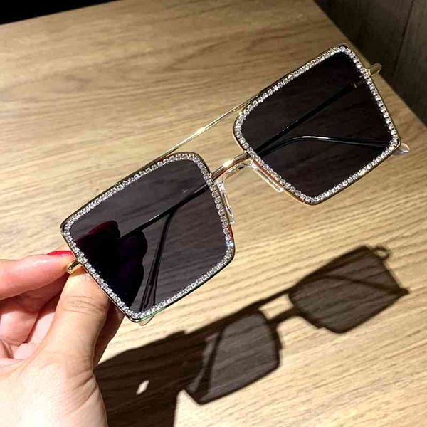 2021 summer fashion transparent square sunglasses metal frame women overize men eye frame nerd plain clear shades a520, White;black
2021 summer fashion transparent square sunglasses metal frame women overize men eye frame nerd plain clear shades a520, White;black