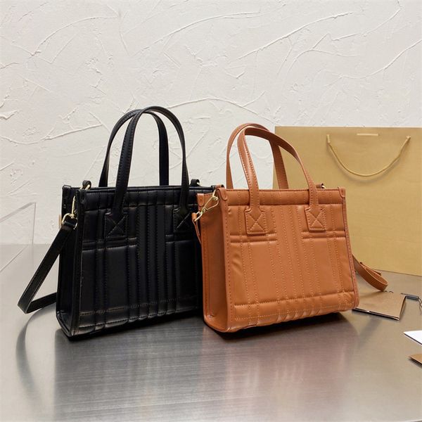luxurys designers tote bags shoulder handbags women's cross body lady crossbody bag fashion leather purse high-quality 2 colors softnes
luxurys designers tote bags shoulder handbags women's cross body lady crossbody bag fashion leather purse high-quality 2 colors softnes