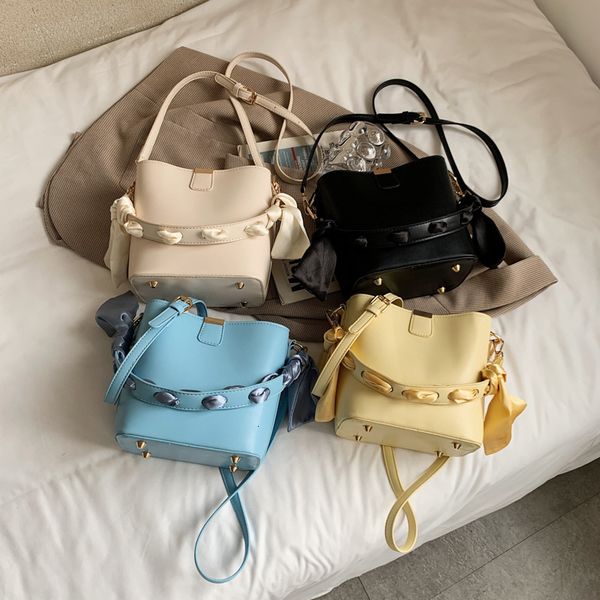 Bucket Fashion Spring and Summer Small Women's Beautiful One Shoulder Messenger Bag Handbag
Bucket Fashion Spring and Summer Small Women's Beautiful One Shoulder Messenger Bag Handbag