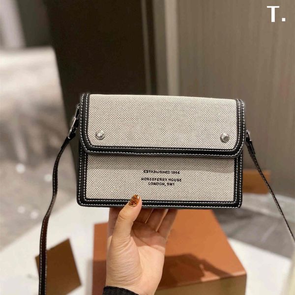 20cm small horseferry canvas brand messenger bag flap crossbody wide shoulder strap letter bags handbags berb wallet bag
20cm small horseferry canvas brand messenger bag flap crossbody wide shoulder strap letter bags handbags berb wallet bag