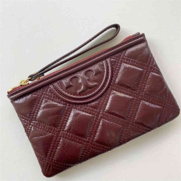 tb new sheepskin fleming handbag classic embroidery lingge oil wax mobile phone certificate card
tb new sheepskin fleming handbag classic embroidery lingge oil wax mobile phone certificate card