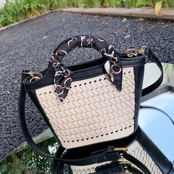 evening bags high-quality portable woven bucket bag 2021 summer fashion all-match women's designer beach one-shoulder messenger
evening bags high-quality portable woven bucket bag 2021 summer fashion all-match women's designer beach one-shoulder messenger