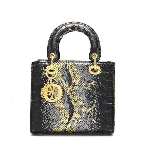 autumn winter 2021 new diana bag fashion messenger women's small fragrance versatile single shoulder hand
autumn winter 2021 new diana bag fashion messenger women's small fragrance versatile single shoulder hand