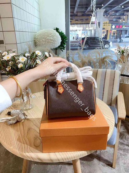 famous designer women fashion handbags plain genuine leather zipper bucket bags
famous designer women fashion handbags plain genuine leather zipper bucket bags