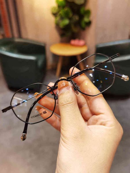 designer sunglasses 2021 black blue light glasses for mini face men and women titanium eyewear lightweight square round frame, White;black
designer sunglasses 2021 black blue light glasses for mini face men and women titanium eyewear lightweight square round frame, White;black