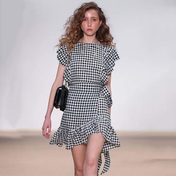 casual dresses 2021 summer european and american fashion women's plaid sleeveless irregular ruffled temperament square neck bow tie dre, Black;gray
casual dresses 2021 summer european and american fashion women's plaid sleeveless irregular ruffled temperament square neck bow tie dre, Black;gray