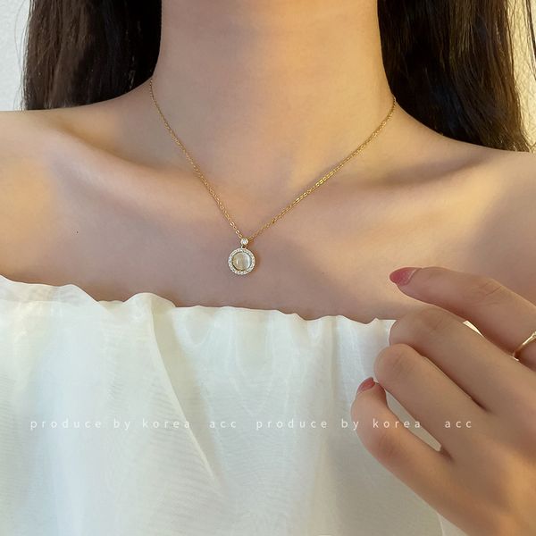 amulet pendants korean titanium steel diamond inlaid geometric opal necklace simple temperament literary clavicle chain gentle and versatile, Golden;silver
amulet pendants korean titanium steel diamond inlaid geometric opal necklace simple temperament literary clavicle chain gentle and versatile, Golden;silver