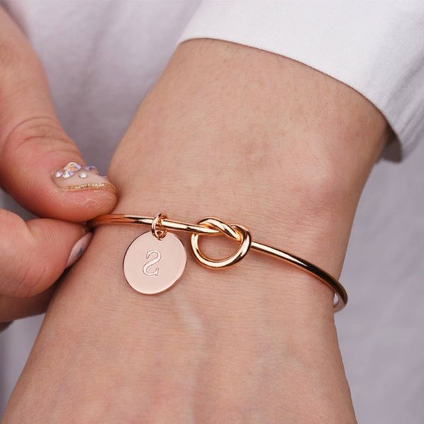 a-z charm armbanden voor vrouwen sieraden pulseiras initial open knoop manchet bangle vriendinnen, Golden;silver
a-z charm armbanden voor vrouwen sieraden pulseiras initial open knoop manchet bangle vriendinnen, Golden;silver