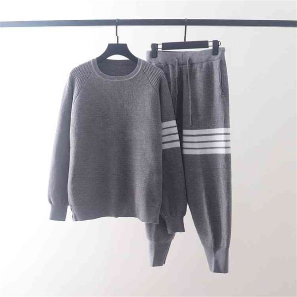 waffle autumn and winter new fashion br tb knitted suit men's women's lovers' casual sports sweater pants two-piece set, White;black
waffle autumn and winter new fashion br tb knitted suit men's women's lovers' casual sports sweater pants two-piece set, White;black