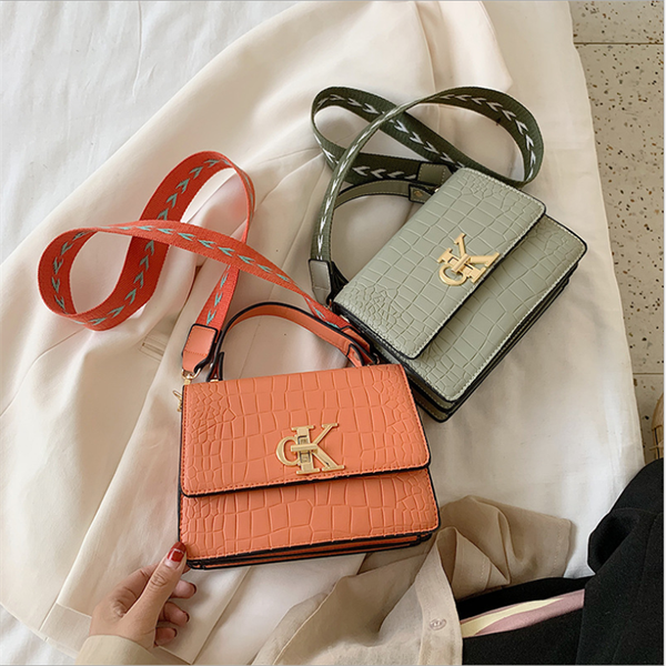 2021 ladies portable small square one-shoulder dinner bag messenger designer luxury brand wedding clutch wallet cinderella princess
2021 ladies portable small square one-shoulder dinner bag messenger designer luxury brand wedding clutch wallet cinderella princess