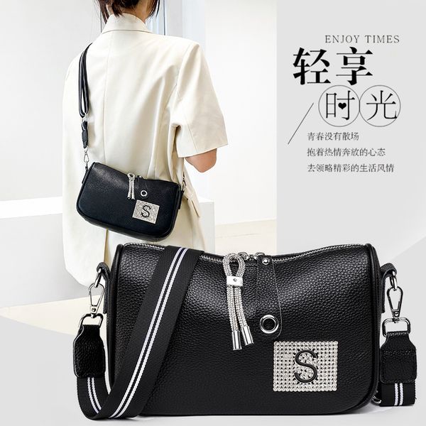 summer new fashion trend korean pure leather oblique cross women's cowhide large capacity wide shoulder belt pillow bag
summer new fashion trend korean pure leather oblique cross women's cowhide large capacity wide shoulder belt pillow bag