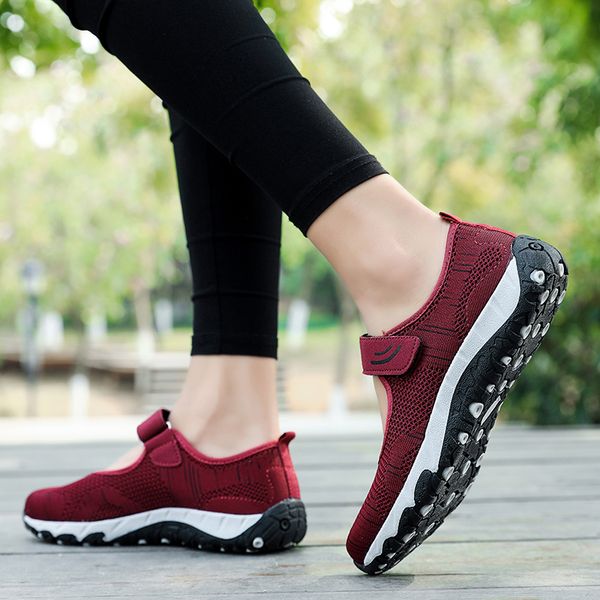 mesh men's running shoes women's outdoor lawn trainers soft bottom spring fall sports sneakers breathable and lightweight
mesh men's running shoes women's outdoor lawn trainers soft bottom spring fall sports sneakers breathable and lightweight