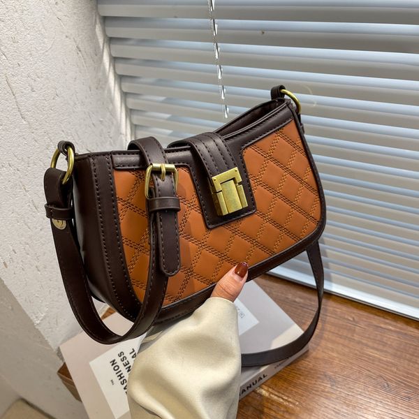 fashion contrast color small square women's autumn and winter 2022 new fashion high texture armpit buckle messenger bag
fashion contrast color small square women's autumn and winter 2022 new fashion high texture armpit buckle messenger bag