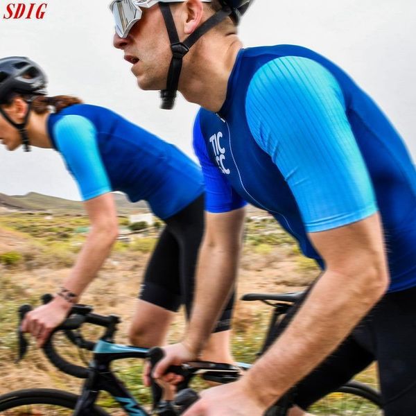 team cycling jersey 2021 lightweight short sleeve bicycle shirts riding sports wear mtb race clothing 145g (size m)1, Black;red
team cycling jersey 2021 lightweight short sleeve bicycle shirts riding sports wear mtb race clothing 145g (size m)1, Black;red