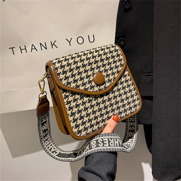 designer sale qianniaoge women's small square 2022 spring style personalized lattice texture foreign air canvas diagonal cross contrast
designer sale qianniaoge women's small square 2022 spring style personalized lattice texture foreign air canvas diagonal cross contrast