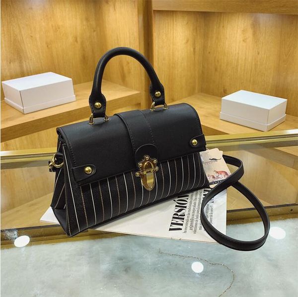 wholesale factory ladies shoulder bags simple and elegant printed handbag street personalized rivet backpack european and american popular s
wholesale factory ladies shoulder bags simple and elegant printed handbag street personalized rivet backpack european and american popular s