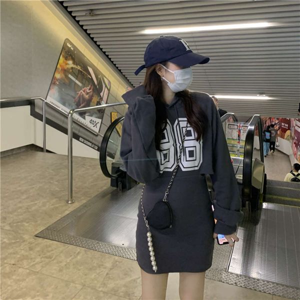 hooded long sleeved in autumn with slim waist short a-word around hips, White;black
hooded long sleeved in autumn with slim waist short a-word around hips, White;black